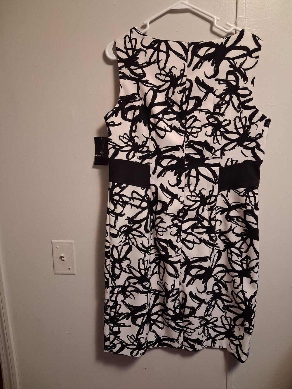 Ronni Nicole Black & White Floral Print Sheath Dress